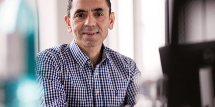 Krijuesi i vaksinës kundër COVID-19 parashikon kthimin në normalitet