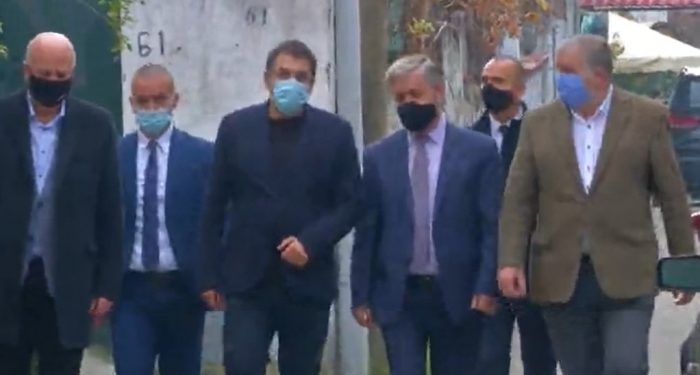 Ministri i ri i Brendshëm, Bledi Çuçi vizitoi familjen e Klodian Rashës