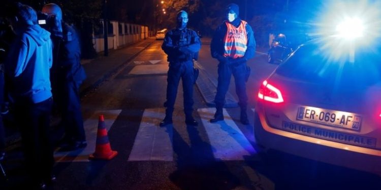 Franca ndalon daljen nga shtëpia midis orës 20:00 dhe 06:00