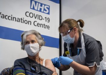 Në Britani vaksina anti-covid shkakton reaksion tek njerëzit me alergji të rënda