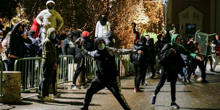 Njeriu me maskë i këtyre protestave