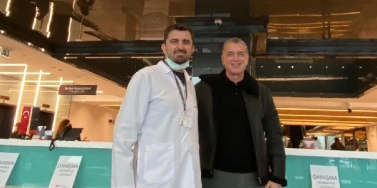 Trajneri Gega fiton betejën me COVID-in, kthehet sot në atdhe! Detaji i veçantë, në Turqi u kurua nga një mjek shqiptar