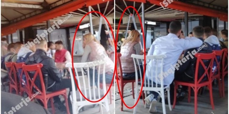 Dalin fotot/ Ish-deputetja e LSI-së takon të rinjtë para protestës, jep ‘porositë’ për çfarë duhet të bëjnë