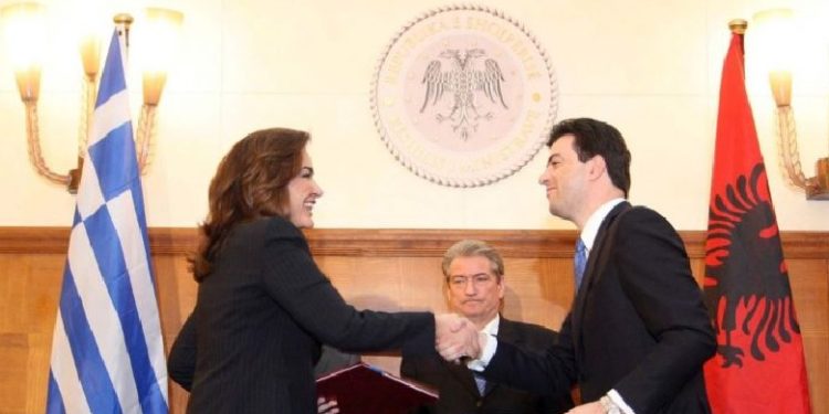 E vërteta e 12 miljeve të Greqisë në Jon dhe politika absurde e atyre që falën detin