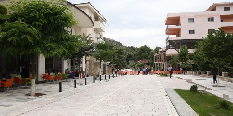 Libohova me ujë 24 orë në ditë, Rama publikon pamjet nga kantieri i ndërtimit të ujësjellësit të ri