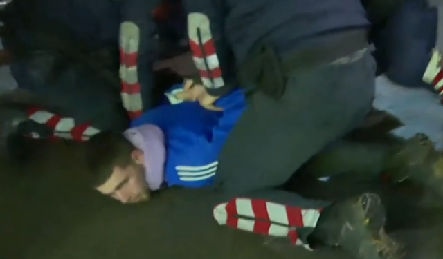 Flakë dhe gaz lotsjellës në protestën për vrasjen e Rashës, disa të shoqëruar