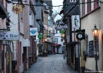 Analiza e DW/ Karantina, një zgjidhje me shumë të panjohura