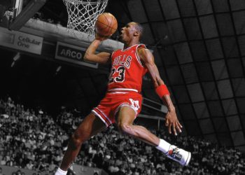 Fanella e ish-yllit të basketbollit shitet me shifër rekord