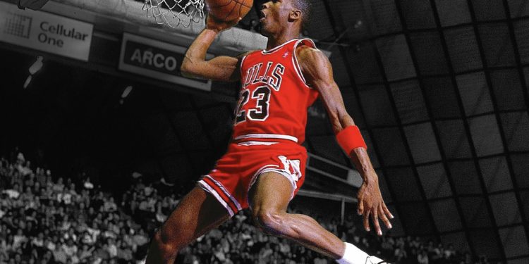 Fanella e ish-yllit të basketbollit shitet me shifër rekord