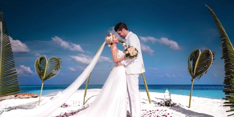 Këngëtarja shqiptare rrëfen sekretin që i ndryshoi jetën ditën e celebrimit