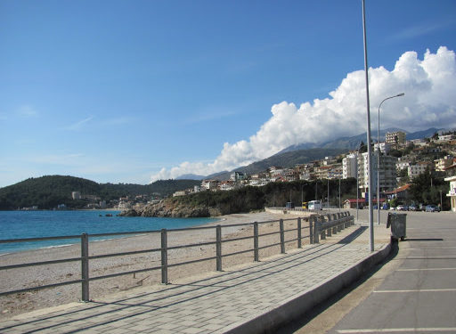 Ngjarje e rëndë/Gjendet një person me prerje në fyt në Himarë, dërgohet në spital në gjendje të rëndë