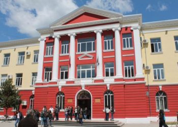 Ndërron jetë profesori i historisë nga Gjirokastra