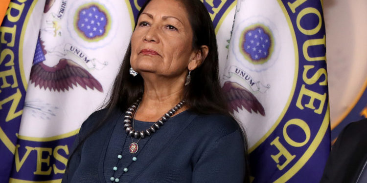 Tjetër përzgjedhje historike/ Joe Biden cakton ministre një amerikane autoktone