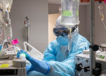 Sërish rekord rastesh të reja me COVID-19 në SHBA