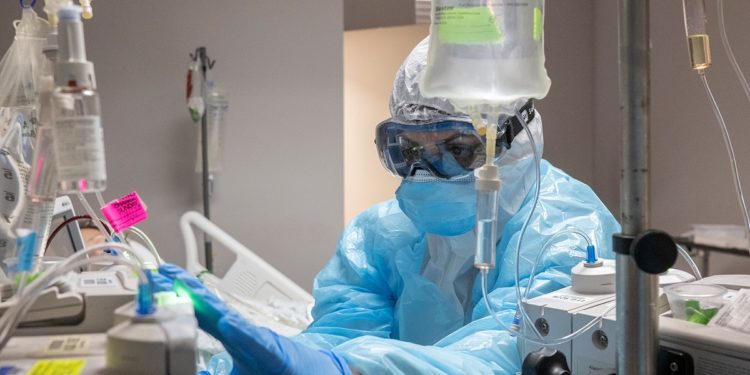 Sërish rekord rastesh të reja me COVID-19 në SHBA