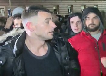 Organizoi protestën për 25-vjeçarin, Stresi arratiset në Kosovë: Dola me makinë funerali nga protesta