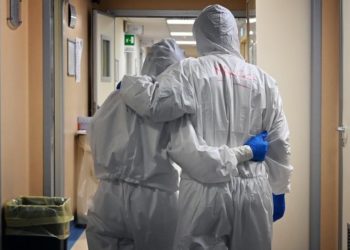 Studimi i neurologut amerikan: 1/3 e pacientëve që i mbijetuan COVID-it, patën modifikime të funksioneve të trurit