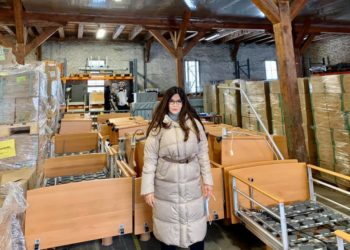 Pandemia, aktorja shqitare i vjen në ndihmë Shqipërisë, dhuron shtretër spitalorë, zjarrfikëse dhe autoambulanca