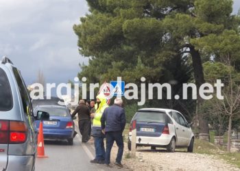 Aksident në Gjirokastër, përplasen dy makina (FOTO)