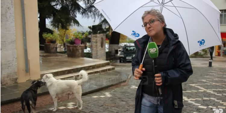 Në kohë pandemie, Gjirokastra ‘debaton’ për Borën dhe Xhinën. Pamjet nga kamerat e hotelit ‘trazojnë’ qytetin, por misteri mbetet (VIDEO)