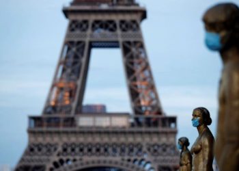 Franca shpërblen me shtetësi imigrantët që luftuan koronavirusin