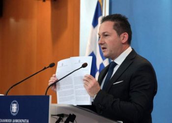 Edhe grekët vaksinohen përpara Vitit të Ri/ Qeveria njofton se vaksina do të jetë në dispozicion në dhjetor