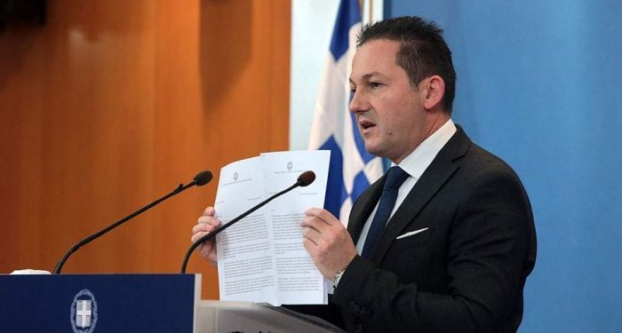 Edhe grekët vaksinohen përpara Vitit të Ri/ Qeveria njofton se vaksina do të jetë në dispozicion në dhjetor