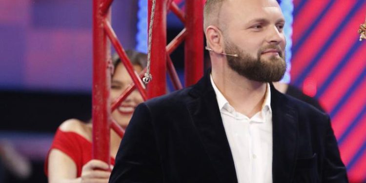 Me cilën politikane shqiptare do dilje në takim nëse s’do ishe i martuar? Deputeti Valteri: Me Monika Kryemadhin, kurrë