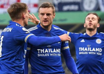 Leicester kthen Spurs 20 vite mbrapa