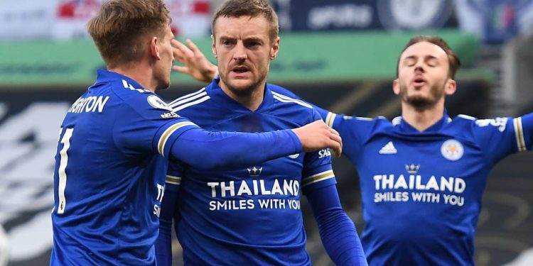 Leicester kthen Spurs 20 vite mbrapa