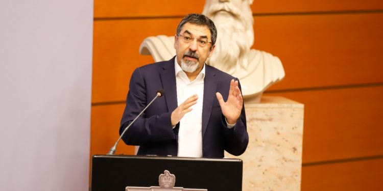 Çuçi në daljen e parë si Ministër i Brendshëm, prezanton gjetjet e studimit suedez: 66% e publikut e vlerëson mirë punën e Policisë së Shtetit, 80% deklarohen se ndihen të sigurt (FOTO)