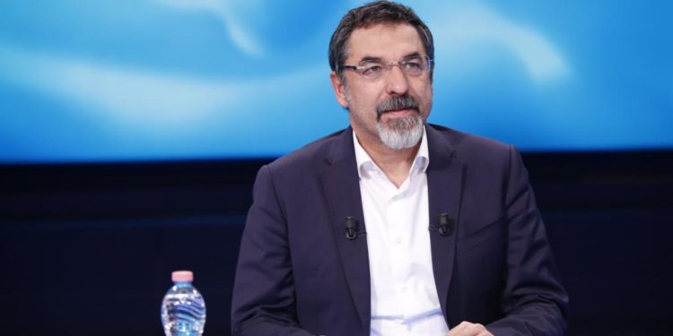 Si e mori vesh detyrën e re, flet Bledi Çuçi: Në një ekip trajneri mund të ndërrojë pozicionet gjatë lojës