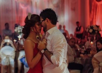 Fitoi betejën me Covid pas 61 ditësh, deputeti Përmeti mesazh prekës për bashkëshorten: Tashmë mund të festojmë!