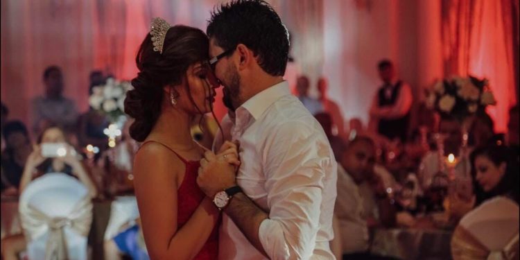 Fitoi betejën me Covid pas 61 ditësh, deputeti Përmeti mesazh prekës për bashkëshorten: Tashmë mund të festojmë!