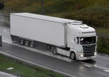 Operacioni ‘top secret’, mbërrin në Britani vaksina antiCovid