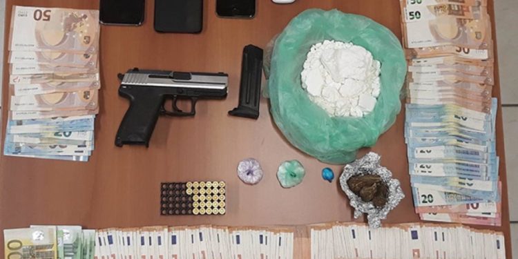 Operacion në Greqi/ Arrestohen dy shqiptarë, sekuestrohen kokainë dhe armë zjarri