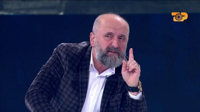 Alfred Cako paralajmëron: Vaksinat devijojnë genet dhe shndërrojnë personin. U është holluar zëri meshkujve