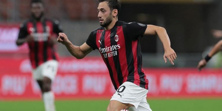 Ja kur vendoset e ardhmja e Çalhanoglusë te Milani