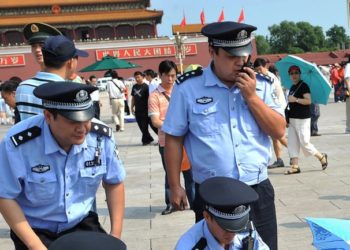 Kina arreston dhe dënon gazetarët që raportuan rastet e para së të infektuarëve me Covid-19