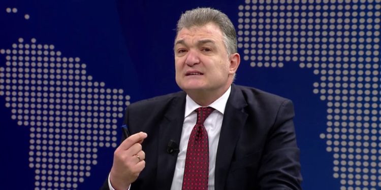 Pas mallkimeve për Maradonën, Çlirim Gjata: Kujdes, pas pemës së Krishtlindjes nuk e dimë çfarë do djegim