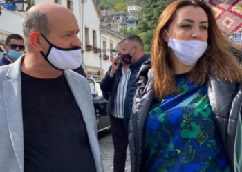 Artemis Malo për Edi Peshën: Sot na i preve krahët. Udhëtim të mbarë Edi!