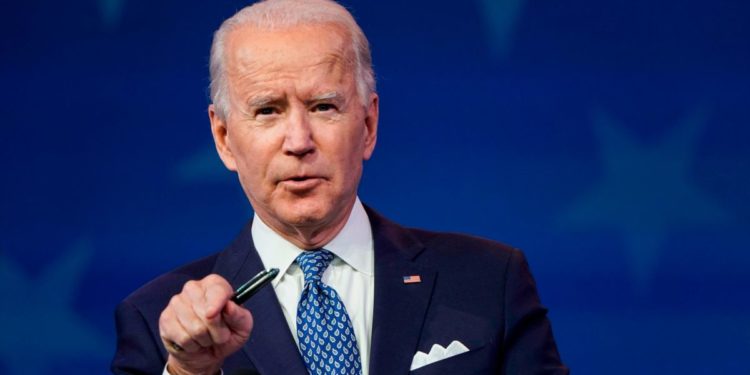 Biden zotohet të shtojë vaksinimet për të luftuar COVID-19