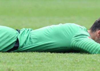 U shtrua në spital prej Covid-it, futbollisti i njohur jep detaje për gjendjen e tij shëndetësore