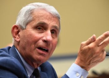 Fauci: Udhëtarët nga Mbretëria e Bashkuar të vaksinohen para se të mbërrijnë në SHBA