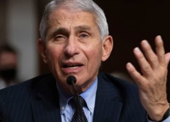 Fauçi kritikon Britaninë: Nxitoi në aprovimin e vaksinës