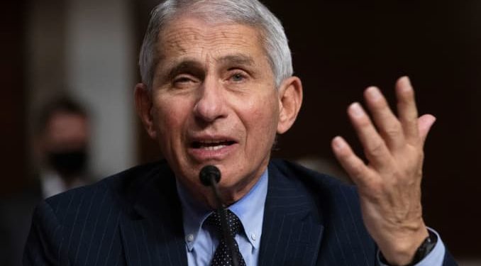 Fauçi kritikon Britaninë: Nxitoi në aprovimin e vaksinës