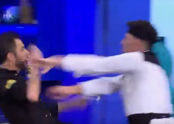 Skandal në Top Channel, konkurrenti qëllon Renato Mekollin: “Na çave k*rin o b*th q*r” (VIDEO)