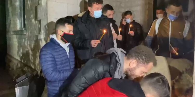 PD organizon protestë në Gjirokastër për vrasjen e Klodian Rashës: Lleshaj të dorëhiqet