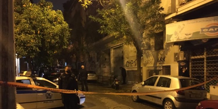 Përleshen shqiptarët në Athinë, një i plagosur me armë (Detajet e para)