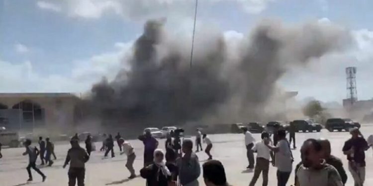 Shpërthim i fuqishëm gjatë momentit të zbritjes së qeverisë së re, plagosen deputetë e ministra